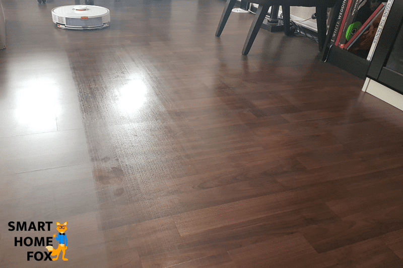 The Roborock s7 mops the floor